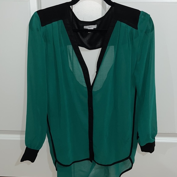 Open back Blouse - Picture 2 of 5